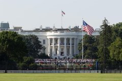 美国总统唐纳德·特朗普当天多项相关行政令